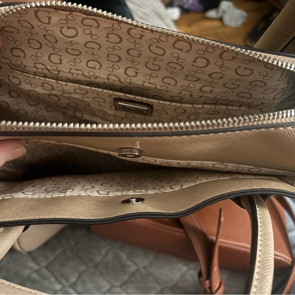 Stylish and Chic GUESS Beige and Black Logo Satchel - Picture 3 of 10
